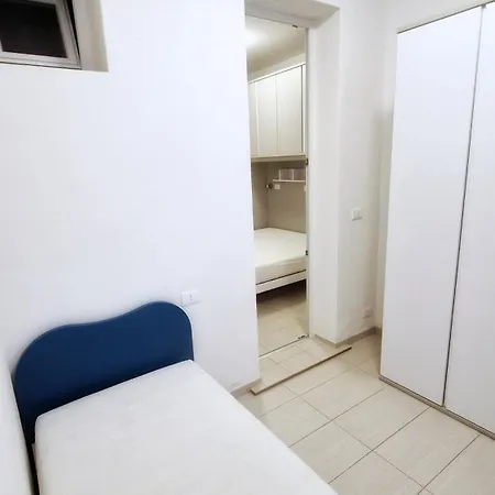 Daria - E Servizio Apartment *