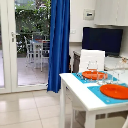 Daria - E Servizio Apartment *