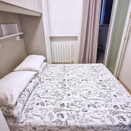 Daria - E Servizio Apartment *