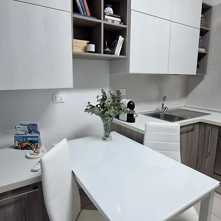 Daria - E Servizio Apartment *